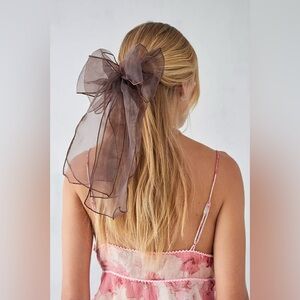 NWT Urban Outfitters Oversized Organza Bow Hair Clip in Green